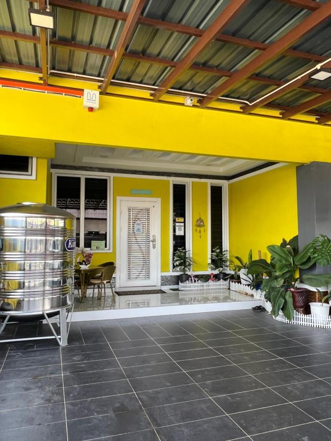 Auranad Guest House Tanah Merah Wifi-Netflix Екстер'єр фото
